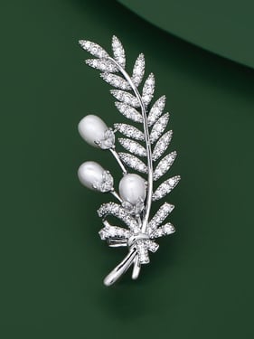 Freshwater Pearl & Alloy Wheat Ear Brooch - Silver Sheen / One Size