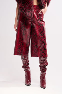 AKIRA Extra Is My Middle Name Snake Bermuda Short Pants | Size Large