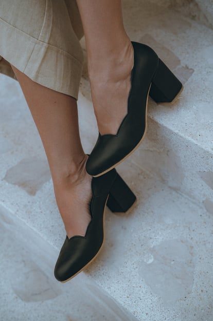Alia Classic Leather Heels (Sz. 4 & 10.5)