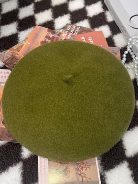 100% Wool Retro Hand-Knit Beret - Army Green / One Size