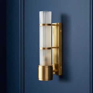 Jet wall light in brass and frosted glass