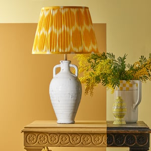 ampulla table lamp in white