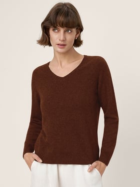Premium Cashmere Blend Hand-Finished Seamless V-Neck Sweater SURI - Chicory Coffee / L