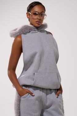 AKIRA Luxe Fur Open-Back Sweatshirt | Grey | Size 1X/2X