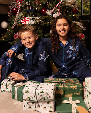 Frosty Kids Unisex Snowflake Print Pyjama Set - 12-13