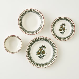 Indian 24 Piece Porcelain Dinnerware Set