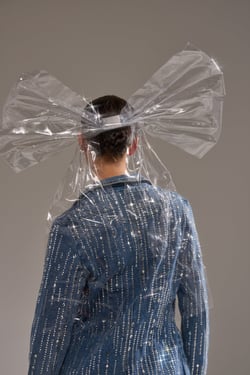 AKIRA Clearly A Moment Oversized Bow