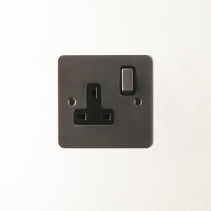 Lucian single socket with black inserts in bronze