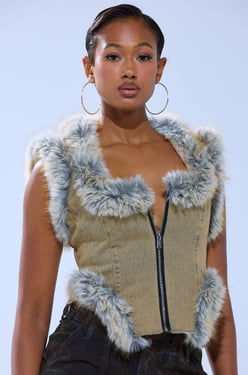 AKIRA Itty Bitty Fur Trim Vest | Size XL