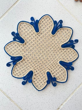Maracuyá Handwoven Round Iraca Palm Placemat - Blue