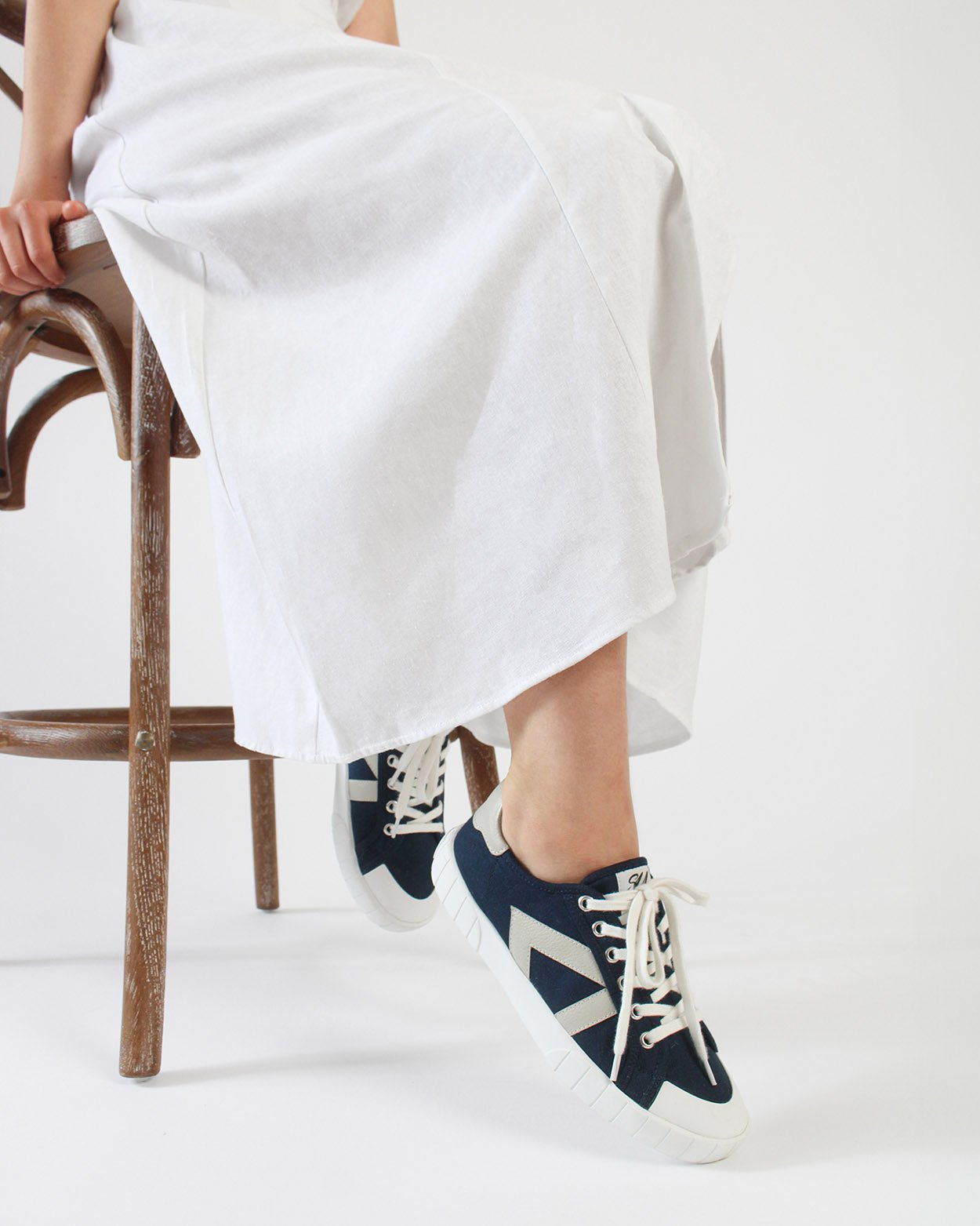 The Helios Navy/Beige
