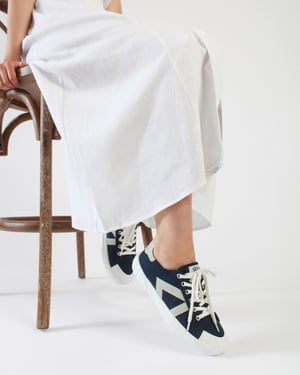 The Helios Navy/Beige