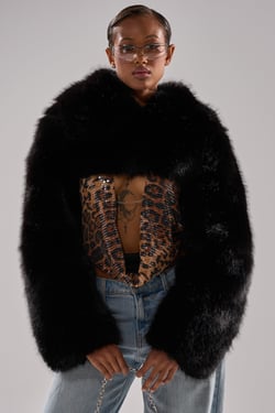 AKIRA Leila Ultra Crop Faux Fur | Black | Size Medium