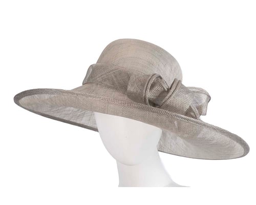 Large silver racing hat by Max Alexander