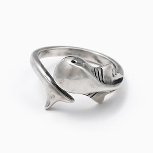 Jeulia "Gentle Behemoth of the Deep" Shark Sterling Silver Ring