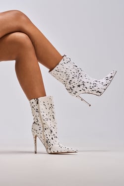 AKIRA Azalea Wang Tyelor Black Pony Hair Bootie | White | Size 10