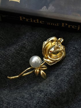 Freshwater Pearl & Alloy Rose Carved Brooch - Gilded Glow / One Size