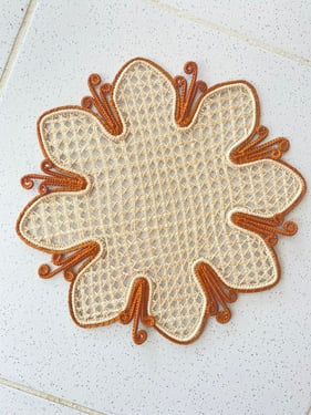 Maracuyá Handwoven Round Iraca Palm Placemat - Orange
