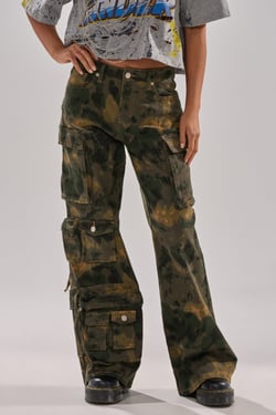 AKIRA Washed Up Cargo Camo Pants | Size 1X