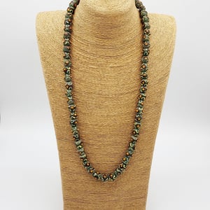 Mabanga Ya Vitre Green Handmade Necklace