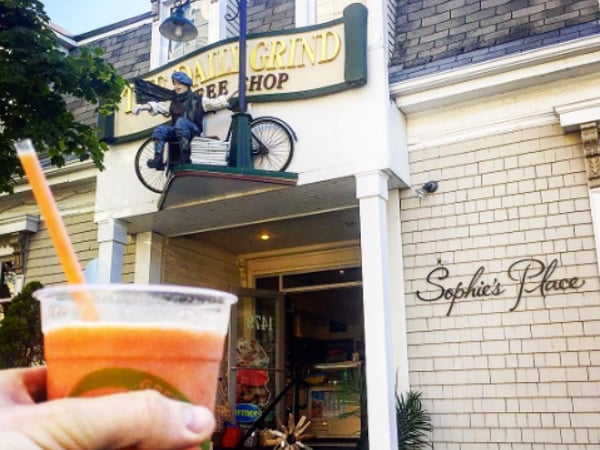 The Daily Grind Café & Bar