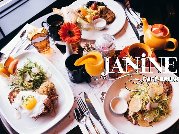 Janine Café