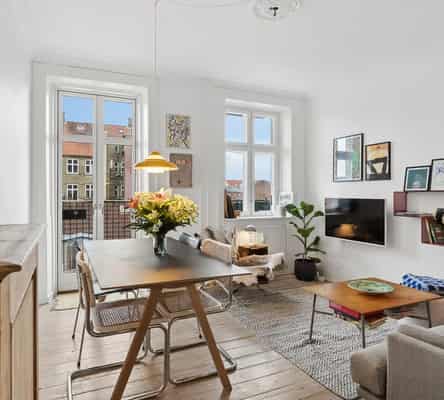 apartment Lys 2v med solrig altan på Nørrebro