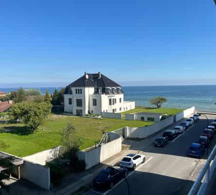 apartment Flot og total istandsat møbleret lejlighed med skøn beliggenhed på Lille Strandvej
