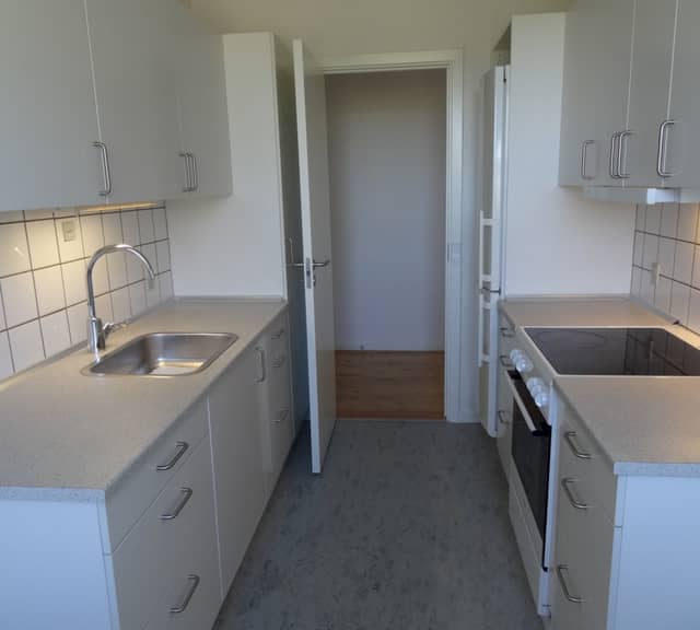 apartment Lys lejlighed med altan og moderne faciliteter