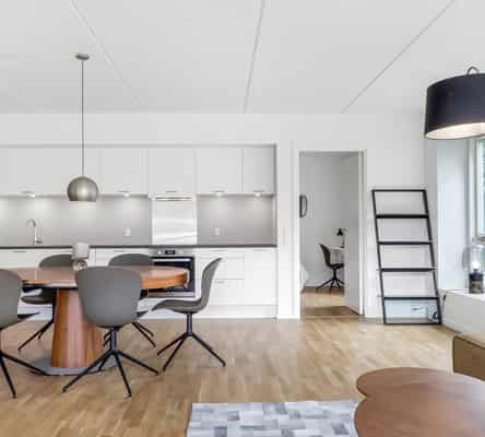 apartment Comfortable and Bright Single-Story Apartments with Elevator and Balcony