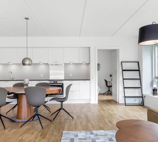 apartment Komfortable og lyse lejligheder i ét plan med elevator og altan