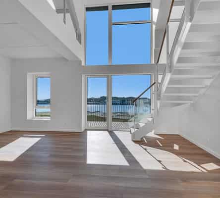 apartment Bright penthouse with fjord view and large balcony