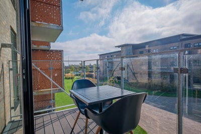 Møbleret og moderne 2-værelses med altan - Venøsundvej, Aalborg Øst - 2