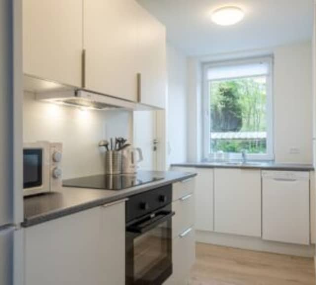 apartment Nyrenoveret møbleret 2-værelses lejlighed med parkering
