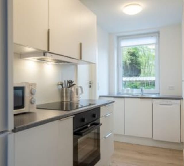 apartment Nyrenoveret møbleret 2-værelses lejlighed med parkering