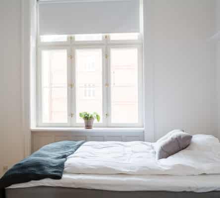 room Room in large apartment by the lake (6)