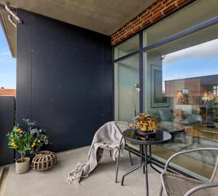 apartment Title: Three-room apartment with its own balcony/terrace