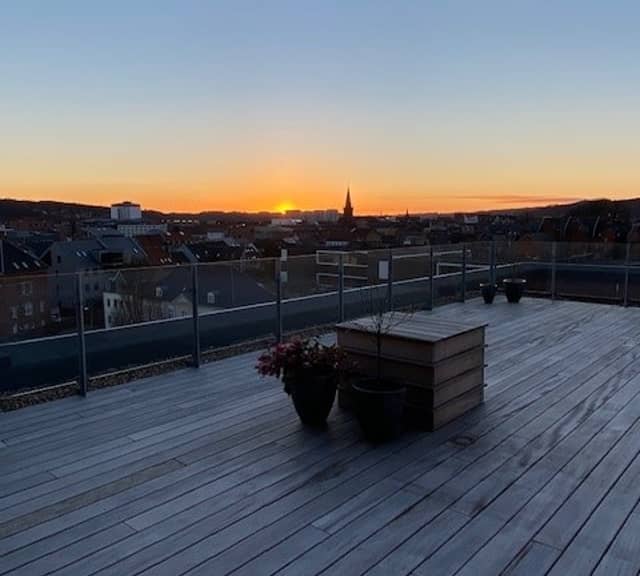 apartment Luksus 4-værelses lejlighed med 2 tagterrasser og P-plads