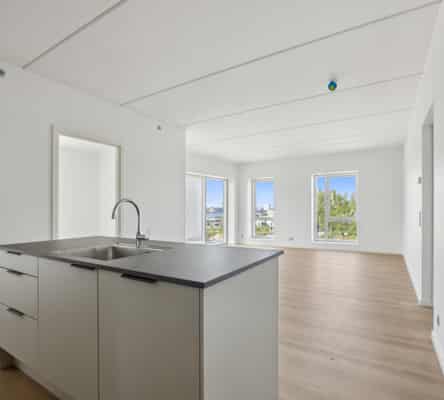 apartment 4-værelses lejlighed med sydvendt altan og moderne faciliteter