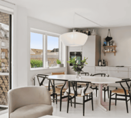 apartment Delevenlig umøbleret bolig med parkering og altan