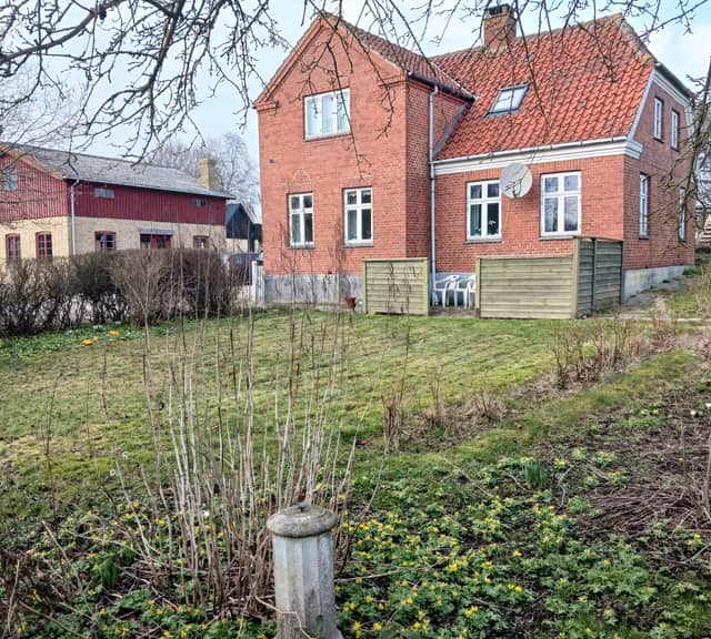 room Et eller to værelser med køkken og bad udlejes i Villa med have beliggende i Gierslev ved Høng.
