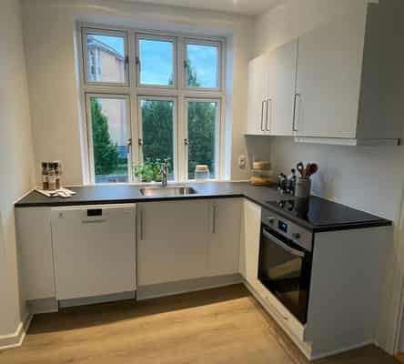 apartment Nyrenoveret høj stueetage med 3 værelser