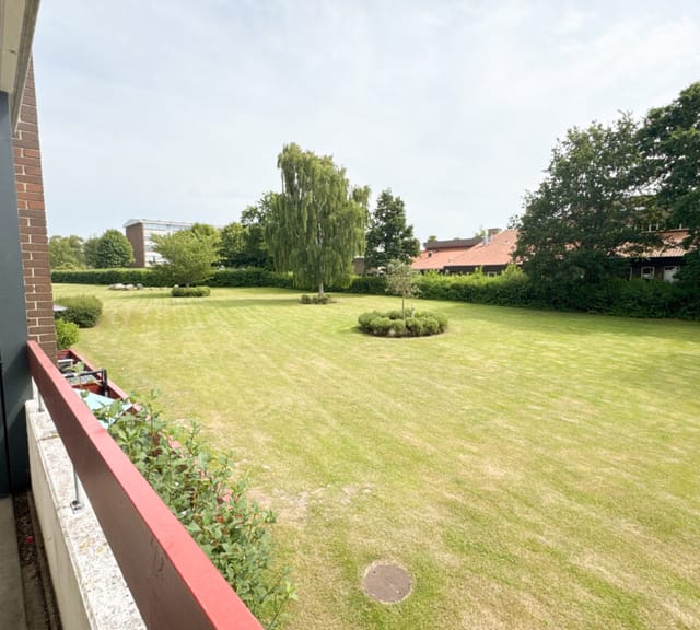 apartment Lys 2-værelses lejlighed med stor altan