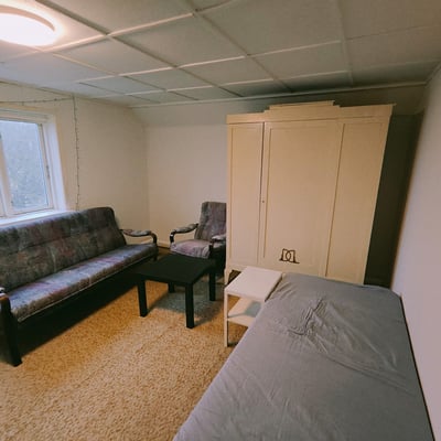 Et eller to værelser med køkken og bad udlejes i Villa med have beliggende i Gierslev ved Høng.
 - Solbjergvej, Høng - 1