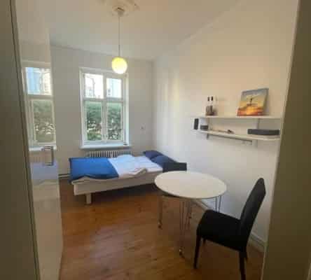 room Møbleret værelse på Frederiksbjerg, Aarhus. Tæt på hyggeligt cafe-område, indkøbssteder og natur. 