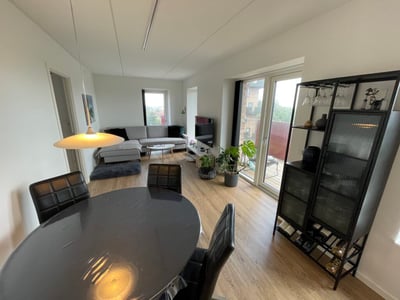 Bright two-room apartment with balcony, underfloor heating and parking permit - Egeparken, Aalborg - 3