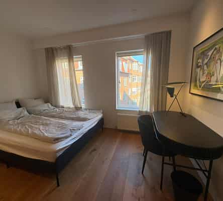 apartment Bright, furnished hotel apartment on Mejlgade with balcony