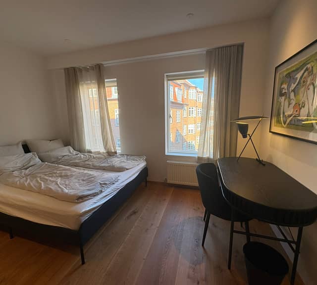 apartment Bright, furnished hotel apartment on Mejlgade with balcony