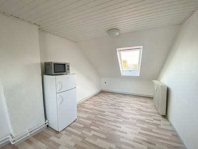 Bright room in an attic apartment in central Hobro - Adelgade, Hobro - 2