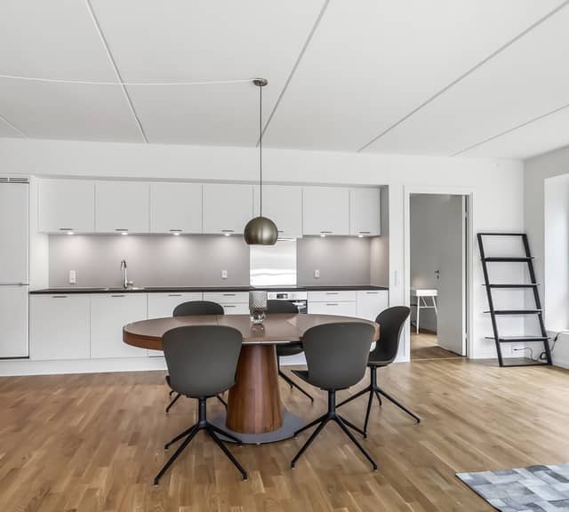apartment Komfortable og lyse lejligheder i ét plan med elevator og altan